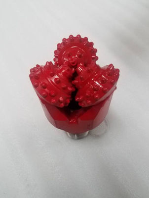 IADC637 Air Sumur Bor Tricone Bit Blasthole Sertifikasi API Warna Disesuaikan